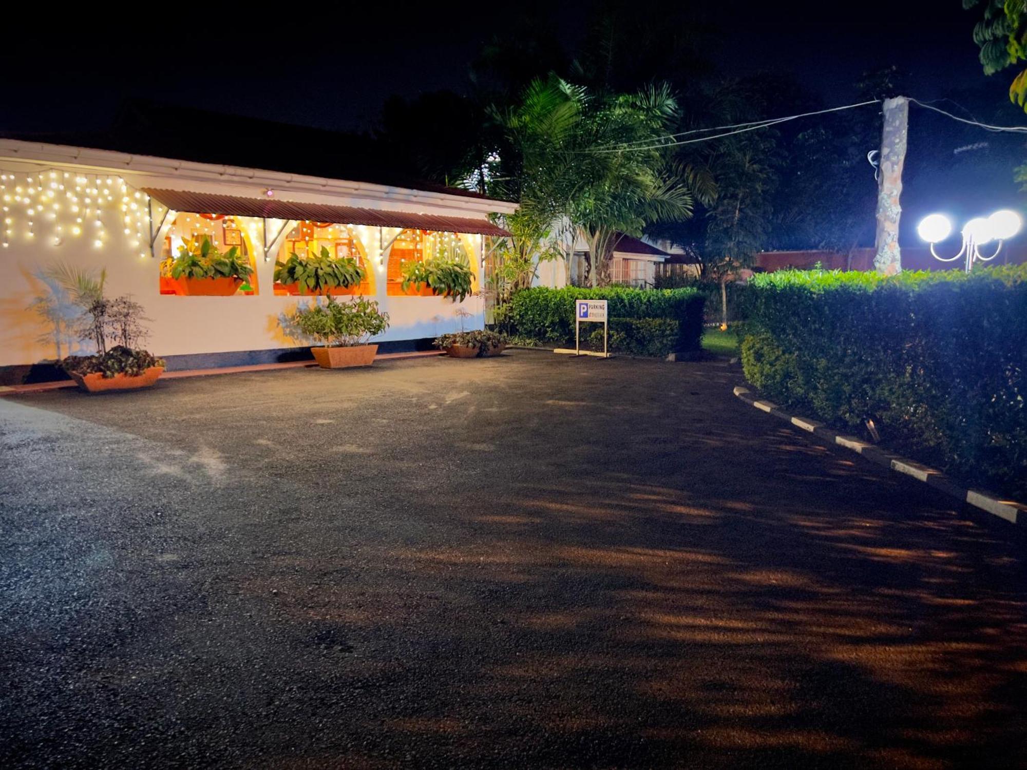 Sunset Hotel Энтеббе Экстерьер фото