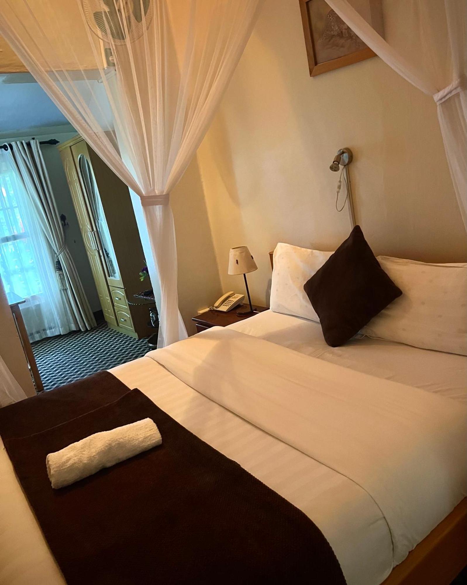 Sunset Hotel Энтеббе Экстерьер фото